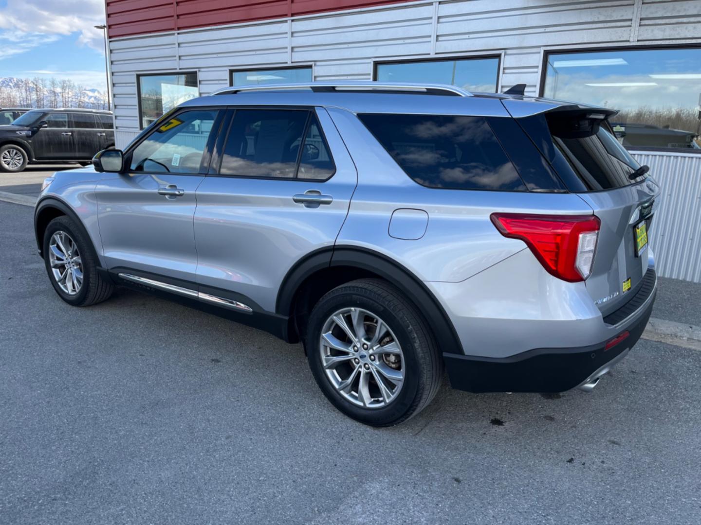 2022 Silver /Black Ford Explorer (1FMSK8FH4NG) , located at 1960 Industrial Drive, Wasilla, 99654, (907) 274-2277, 61.573475, -149.400146 - Photo#2